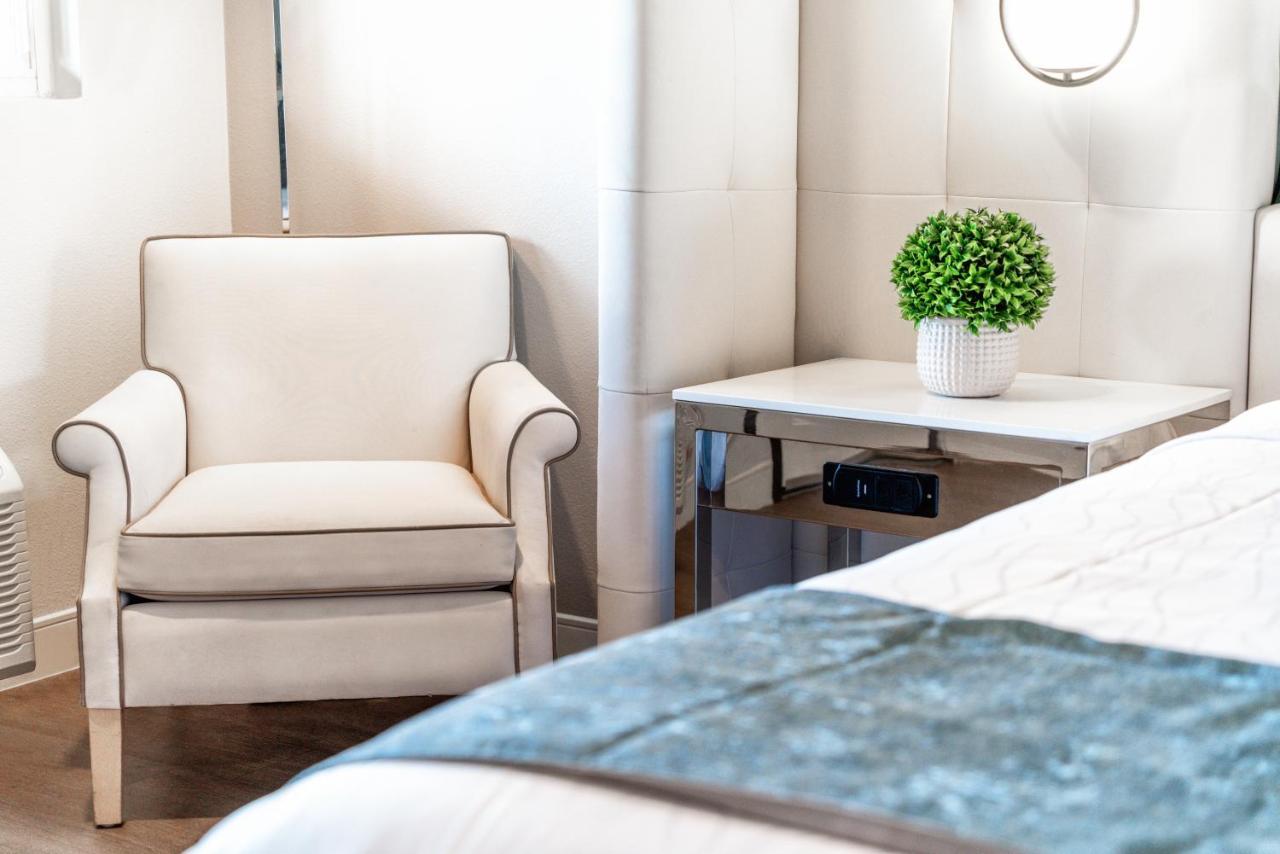 Aspire Inn Studios & Spas Bellflower Exteriör bild