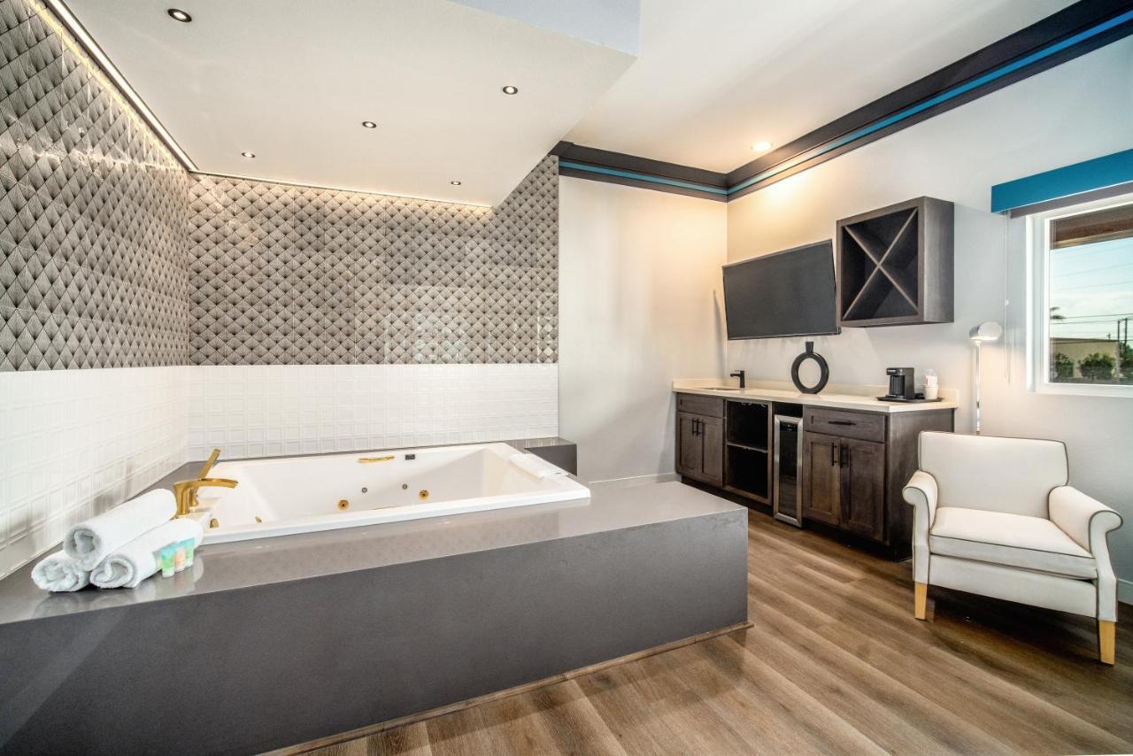 Aspire Inn Studios & Spas Bellflower Exteriör bild