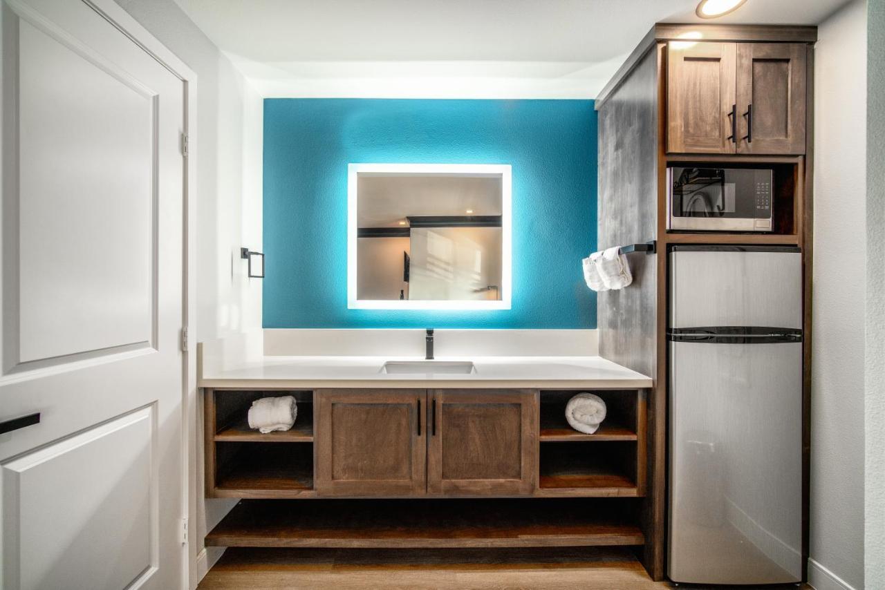 Aspire Inn Studios & Spas Bellflower Exteriör bild