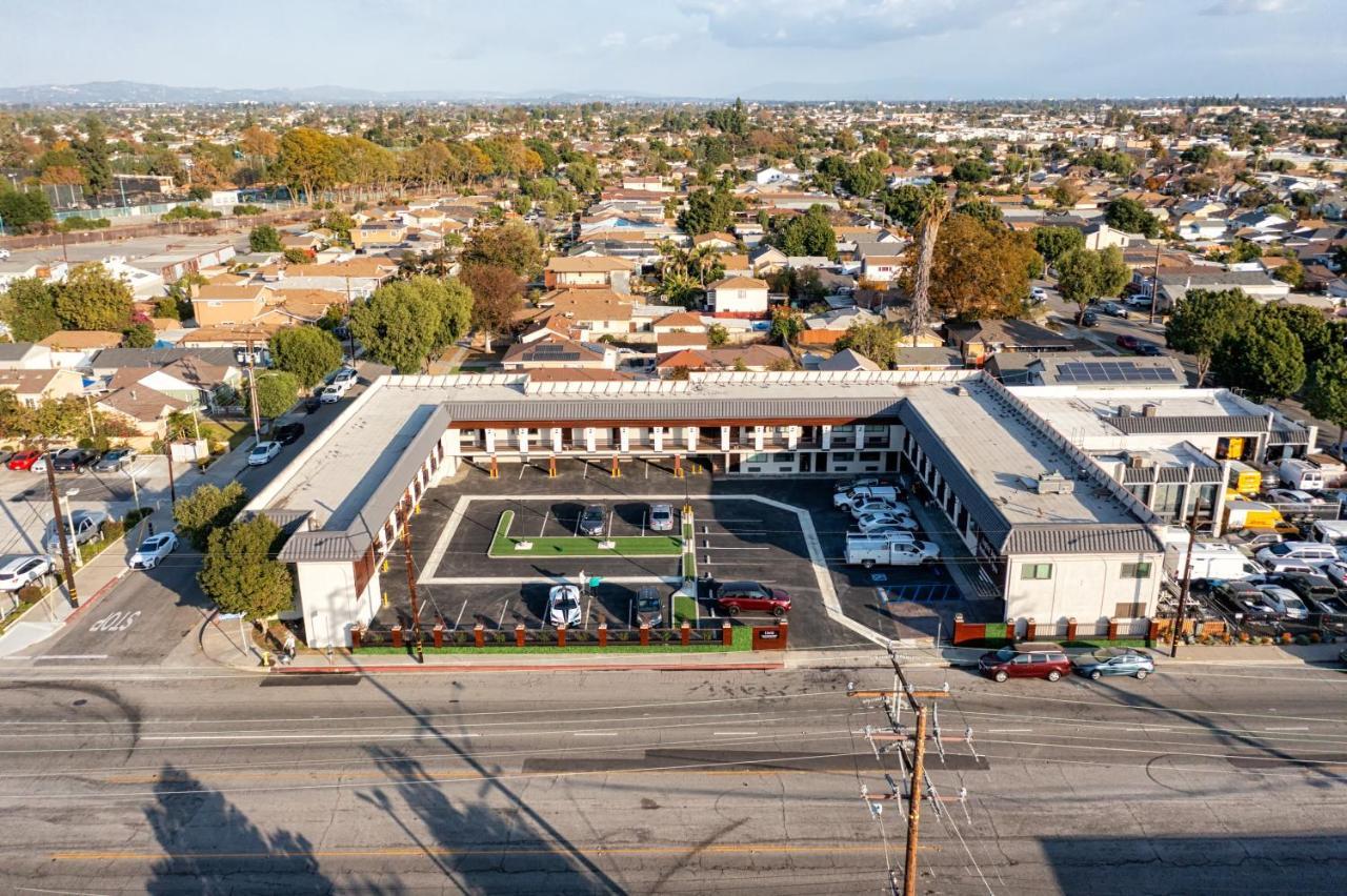 Aspire Inn Studios & Spas Bellflower Exteriör bild