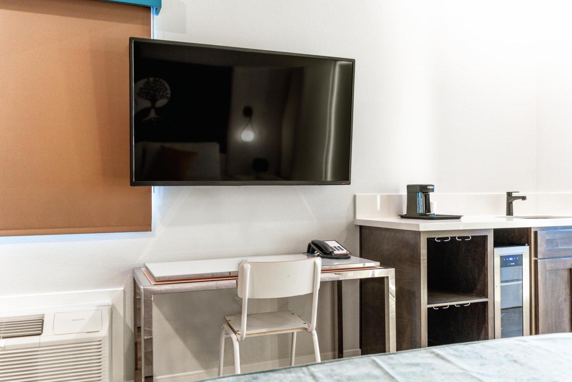 Aspire Inn Studios & Spas Bellflower Exteriör bild