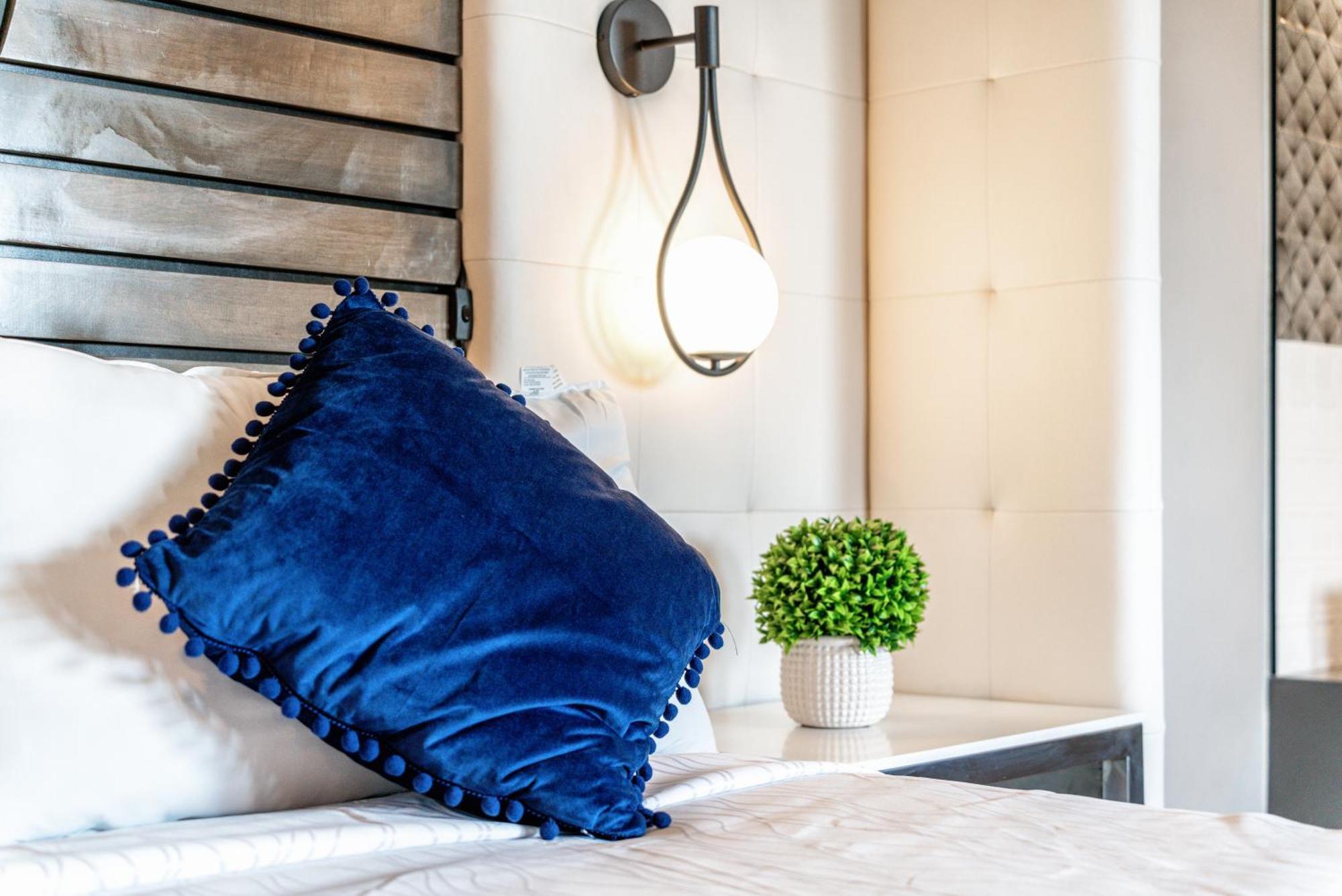 Aspire Inn Studios & Spas Bellflower Exteriör bild